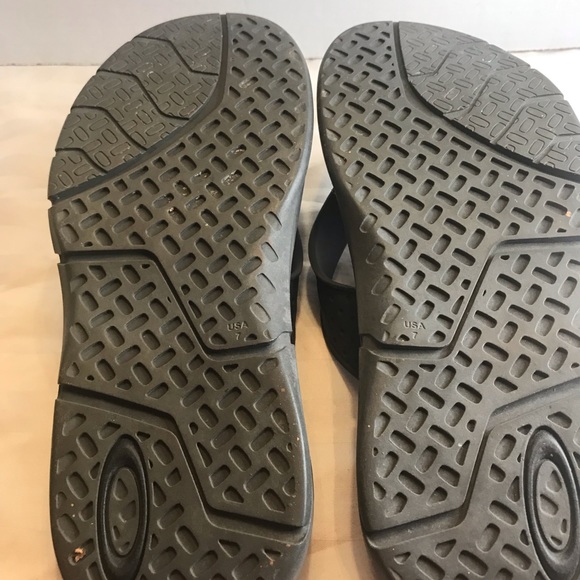Oakley Men’s Grey flip flops sz 7. Great condition. - Picture 2 of 4